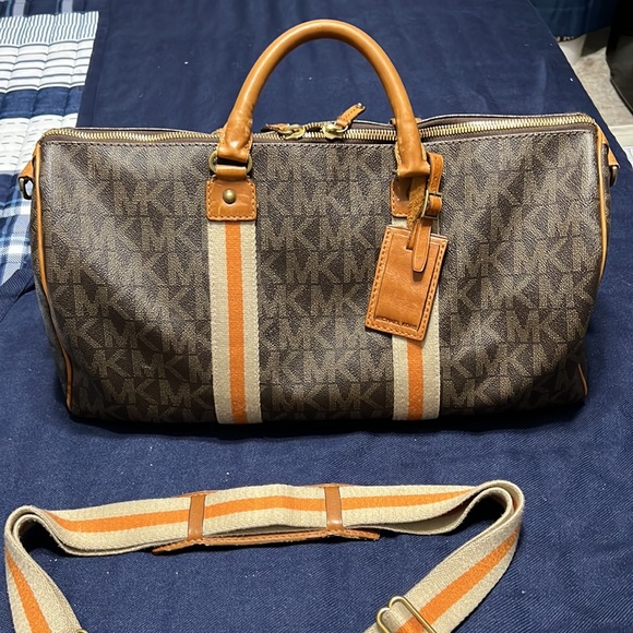 Michael Michael Kors Medium Duffle Bag - Picture 5 of 17